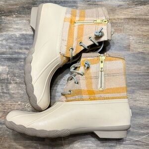 Sperry Beige and Yellow Winter Boots